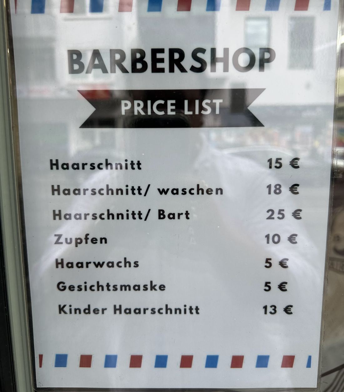 Foto der Preistafel im Schaufenster des BarbierShop